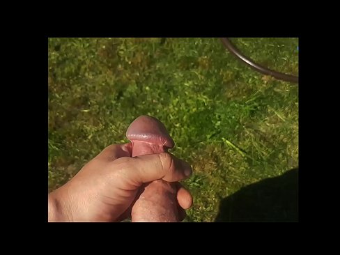 ❤️ Hot hottie mendapat dia merah jambu pussy fucked dan air mani dengan muncrat di taman musim panas ☑ Lucah pada kami